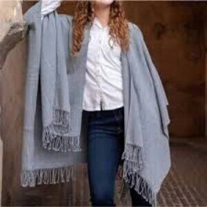 Mersea Classic Fringe Travel Wrap Fog Grey One Size